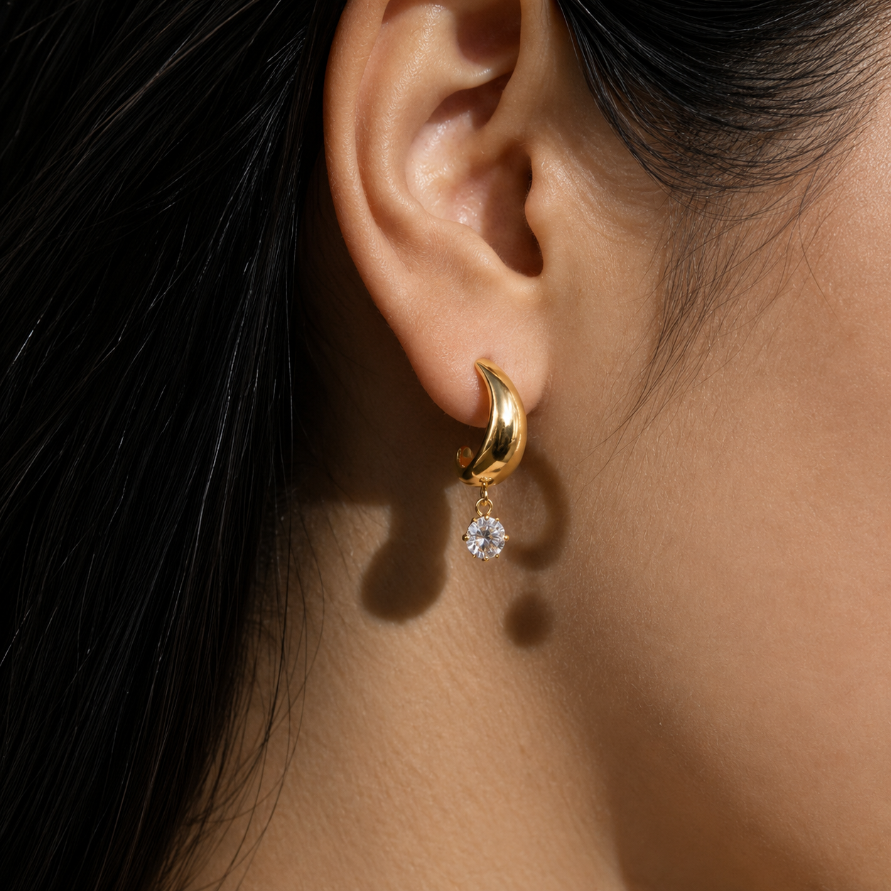 Noémie Sculpted Gold Drop Earrings
