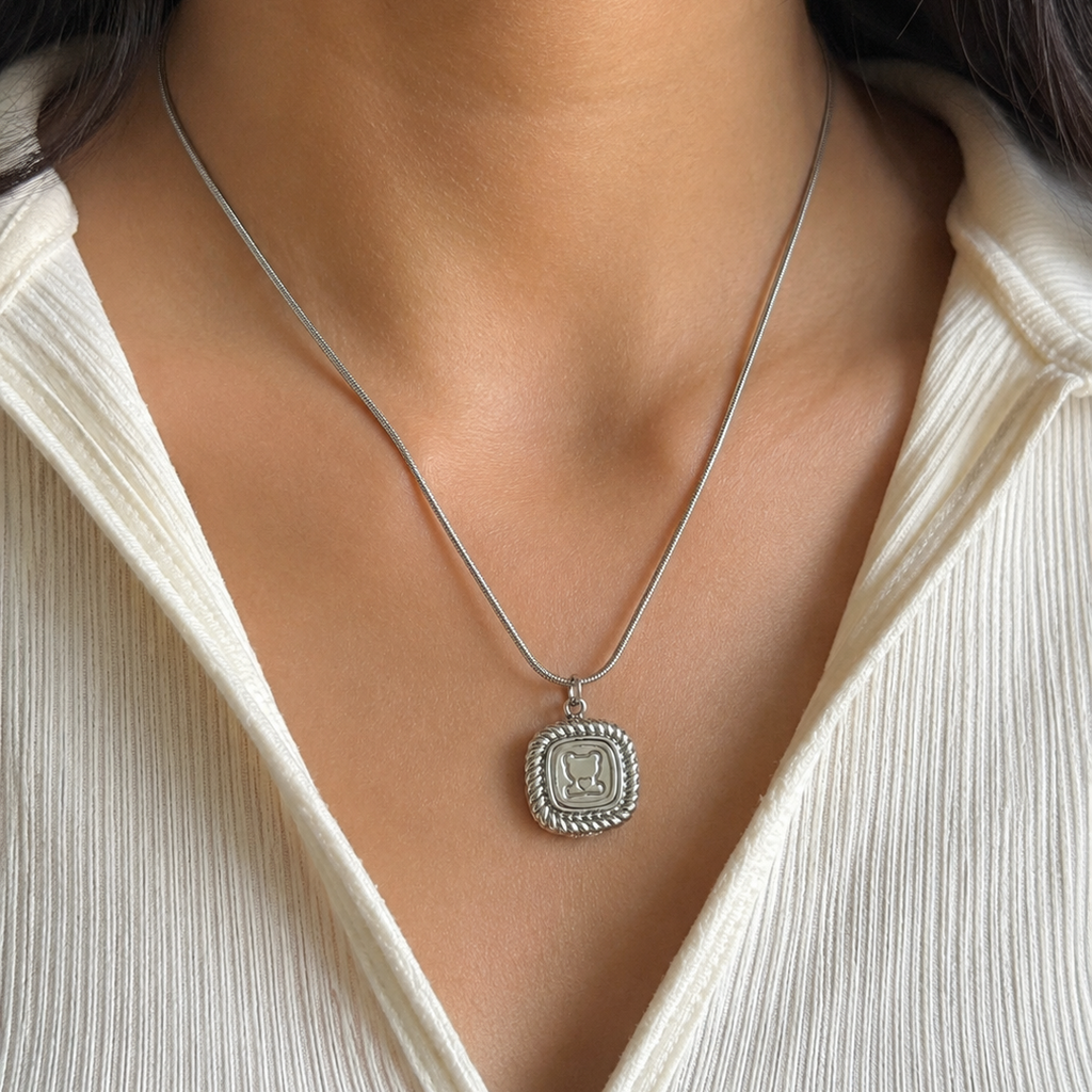 Charlotte Vintage Teddy Snake Chain Necklace