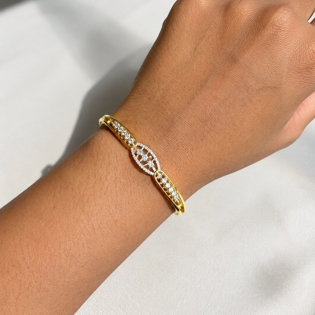 Arvyn Leaf Motif Gold Bangle
