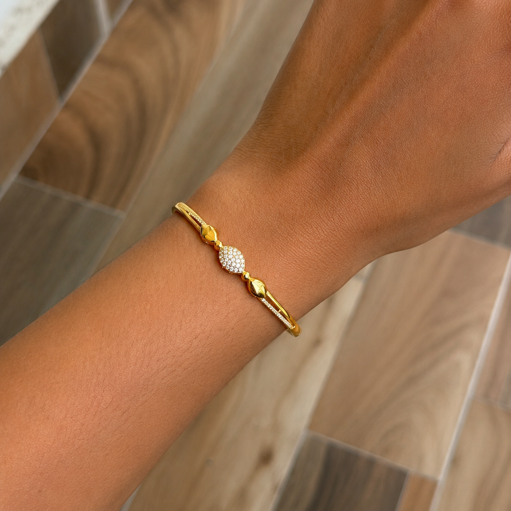 Aurithra Pavé Oval Charm Gold Bracelet
