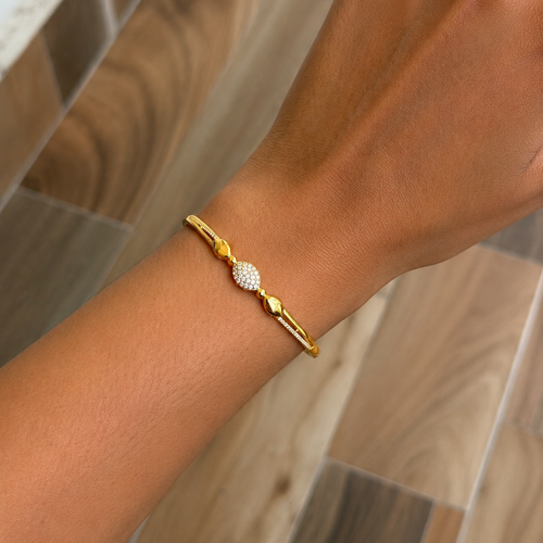 Aurithra Pavé Oval Charm Gold Bracelet
