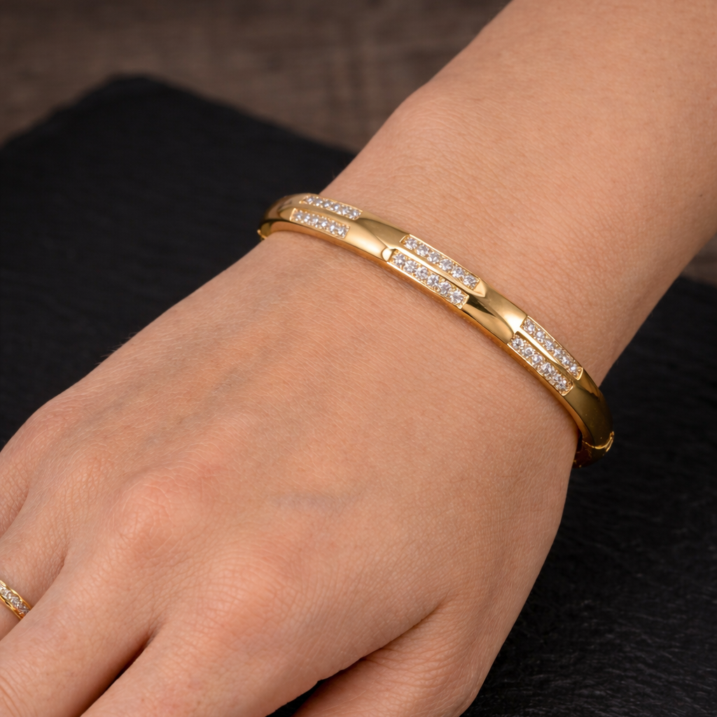 Syvra Bar Gold Bangle Bracelet