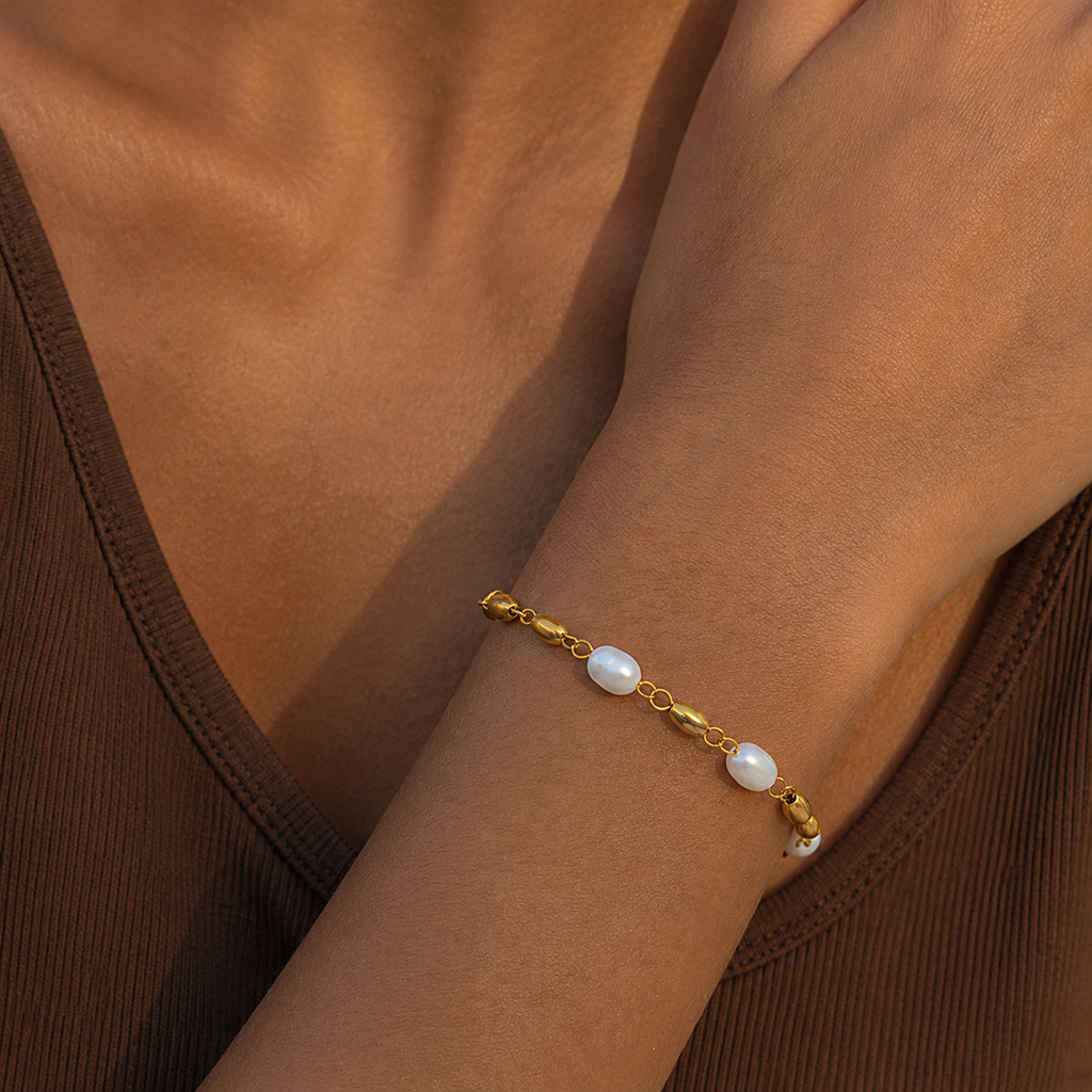Elara Freshwater Pearl Gold Bracelet