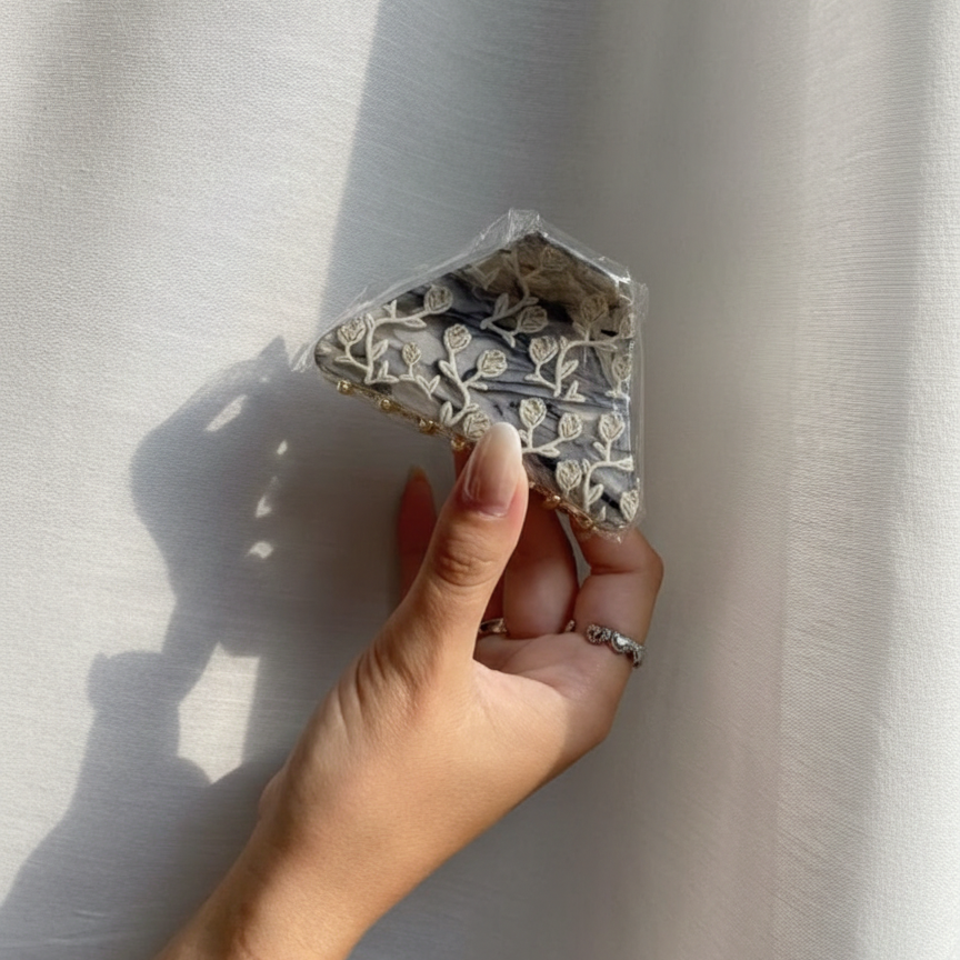 Tira Floral Claw Clip