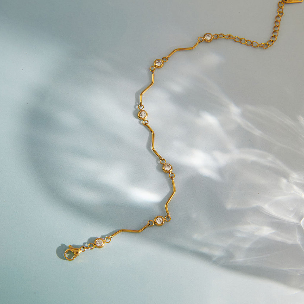 Kyra Gold Wave Bracelet